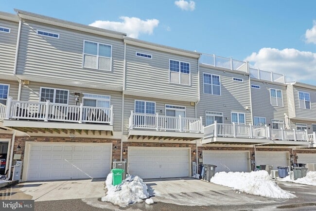 Building Photo - 7206 Wood Mdw Wy