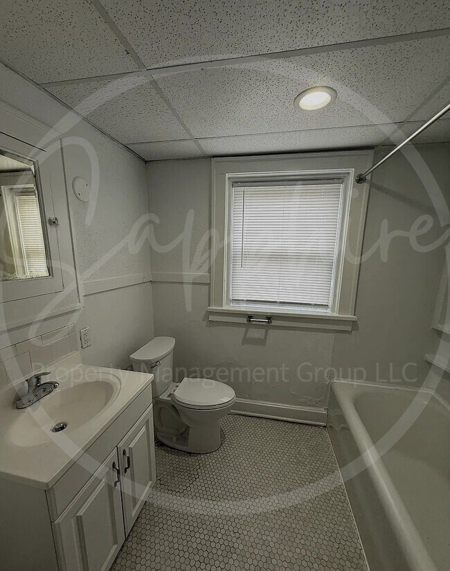 Building Photo - 853 Barnett Ave