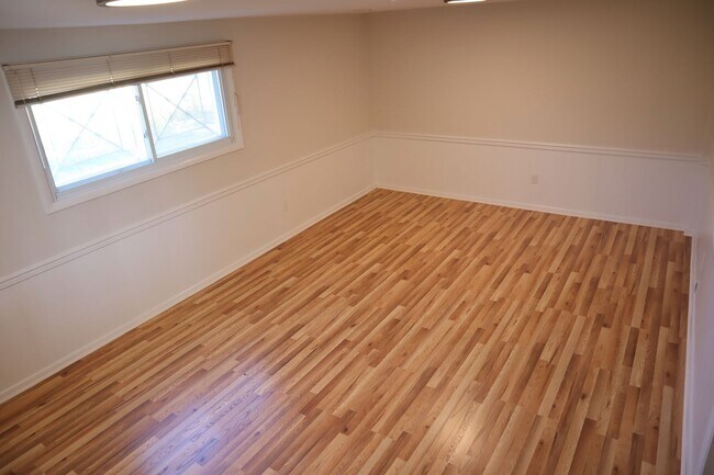 Building Photo - Renovated 3BR 2BA Rockville Split-Level with Huge Fenced Yard Available July
