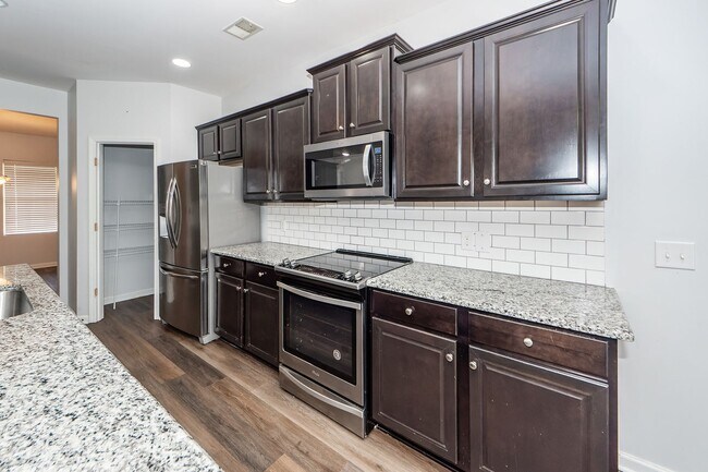 Building Photo - 5 Bedroom 3 Bath Home in Cane Bay Plantation - Summerville