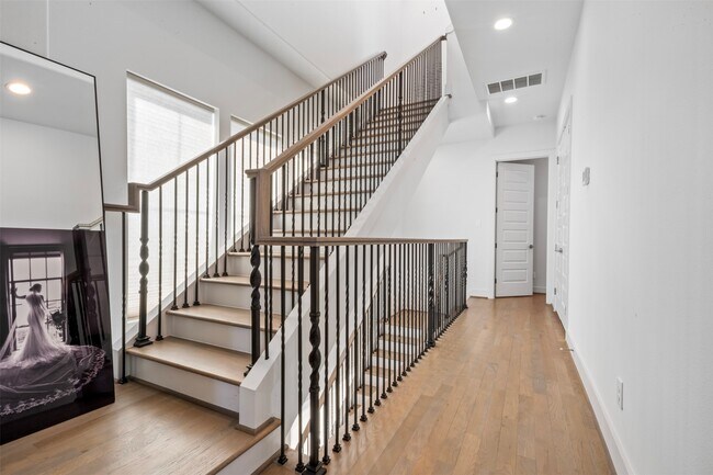 Building Photo - 1122 Ennis St