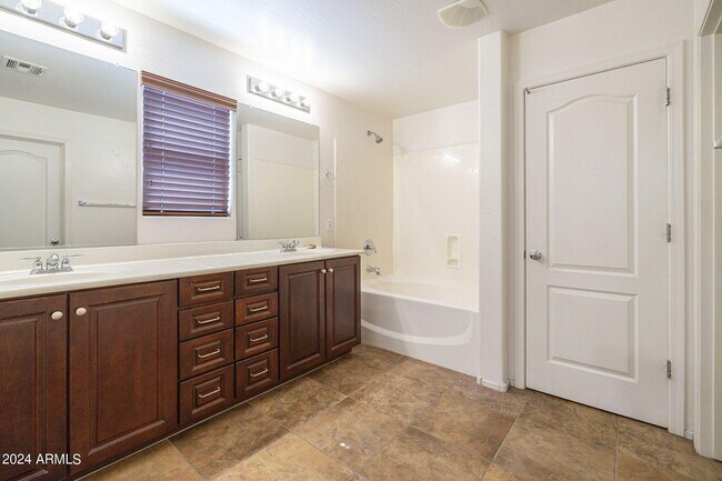 Building Photo - 2873 E Bart St