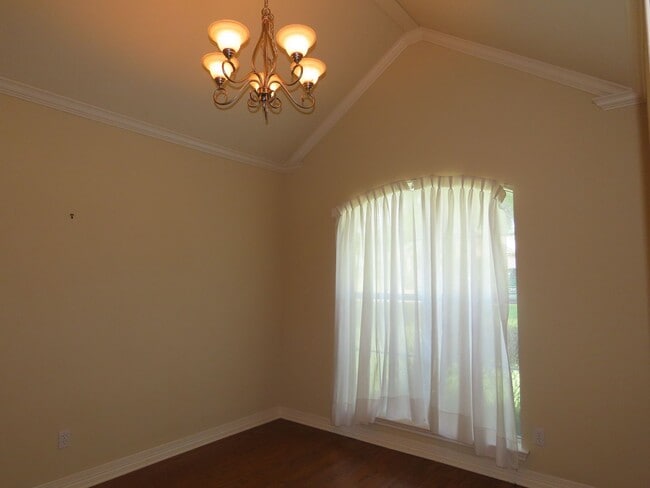 Building Photo - Chapel Hill ISD- Newly Update 3 Bedroom 2 ...