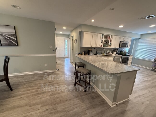 Building Photo - 749 Linden Ct