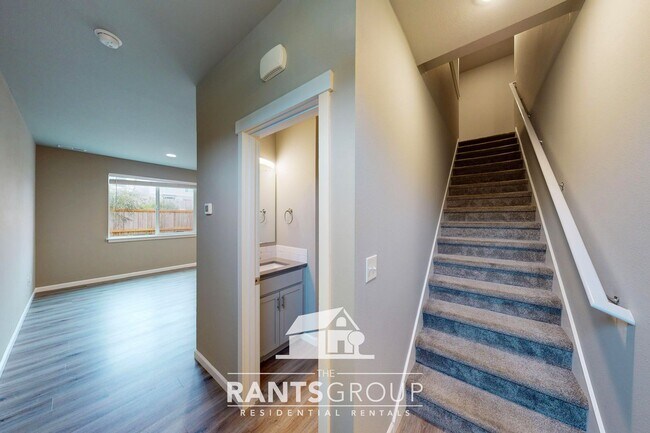 Building Photo - 694R