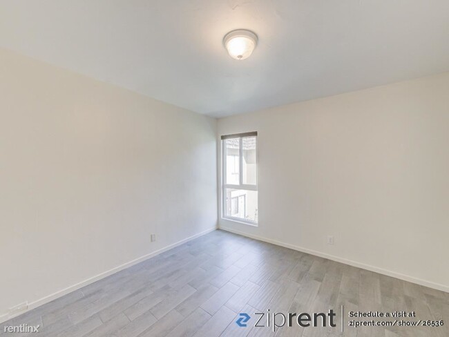 Building Photo - 3 br, 2.5 bath Townhome - 5301 Demaret Ave...