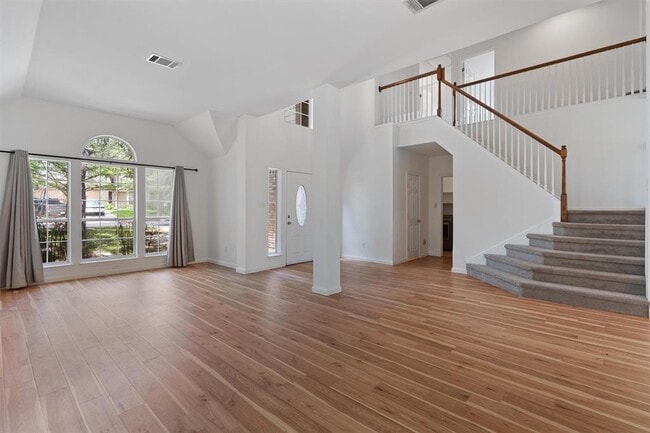 Building Photo - 100 Parque Cir