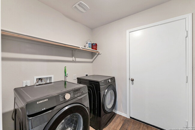Building Photo - 140 Fireoak Dr