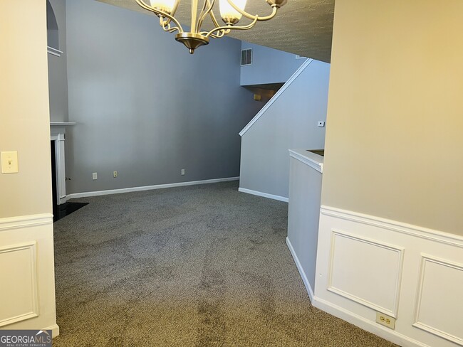 Building Photo - 2119 Manhattan Pkwy