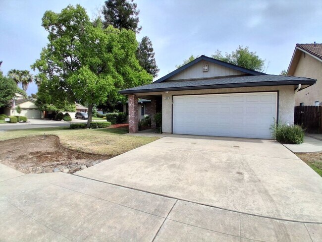 Building Photo - Charming Well-Maintained 3-Bed Fresno House!