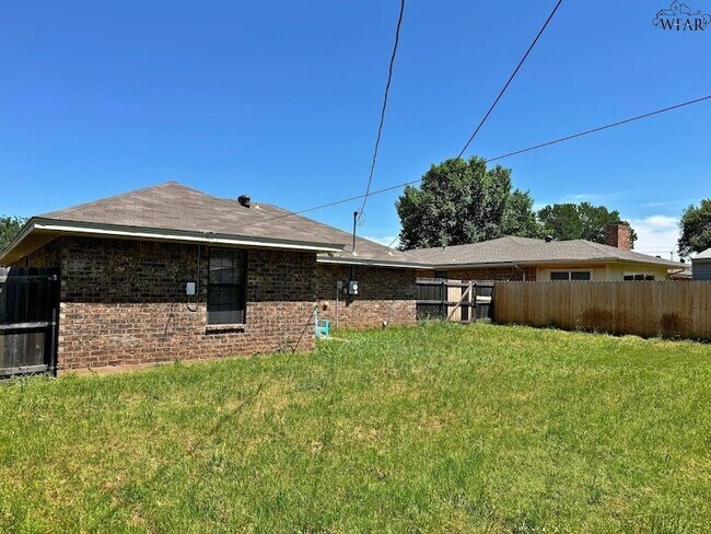 Building Photo - 5216 Brookwood Dr