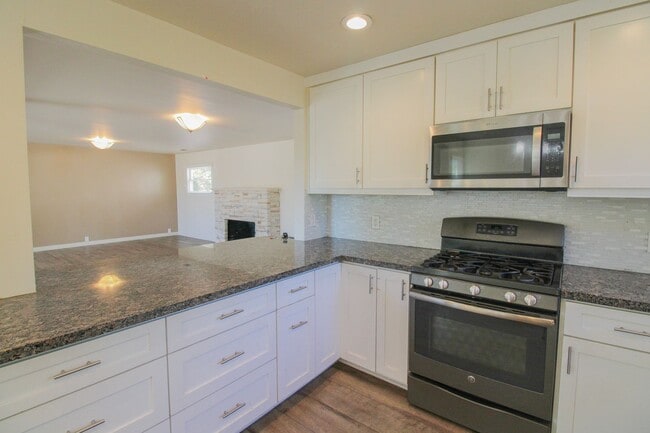 Building Photo - Exceptional Monterey Heights 4 Bedroom Hou...