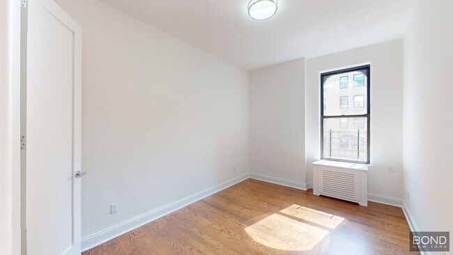 Building Photo - 26 E 91st St