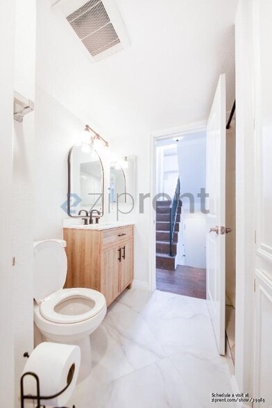 Building Photo - 14401 Plummer St