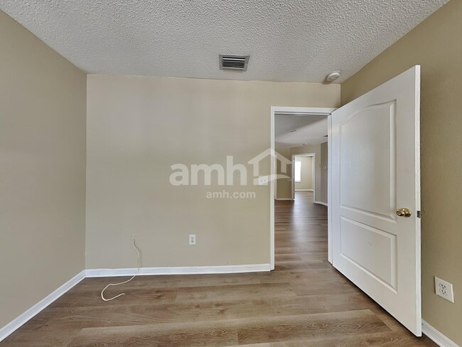 Building Photo - 27602 Sky Lake Cir