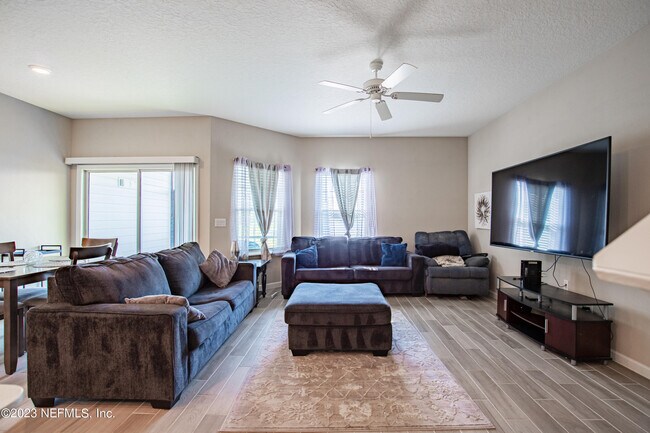 Building Photo - 10377 Benson Lake Dr