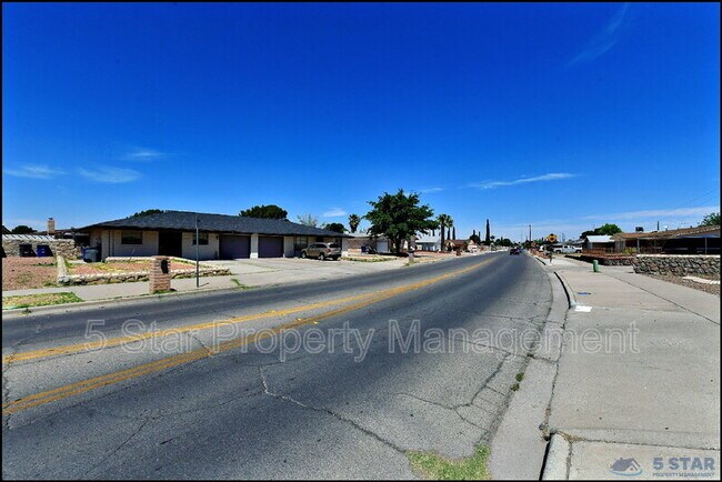 Building Photo - 1916 Lee Elder Dr