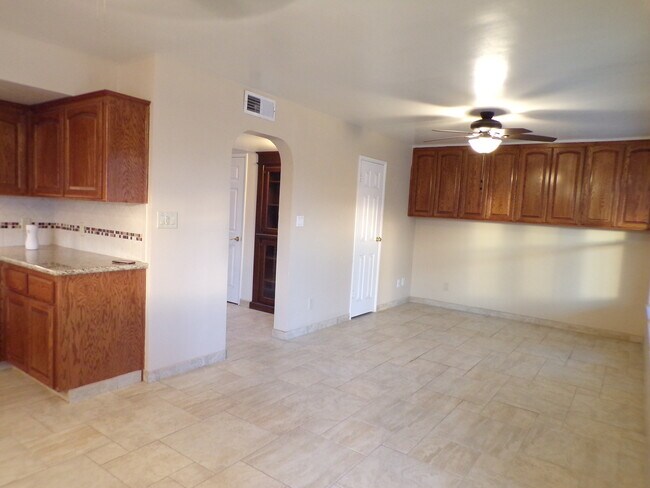 Building Photo - 14921 Sunnybank Ave
