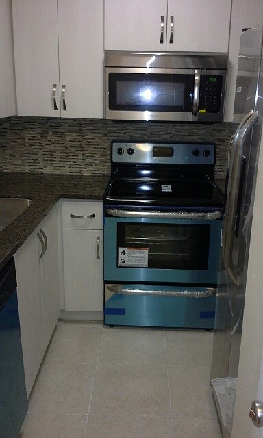 kitchen / new appliances - 252 Majorca Ave