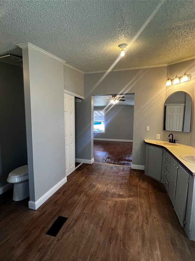 Building Photo - 363 Brittany Ln