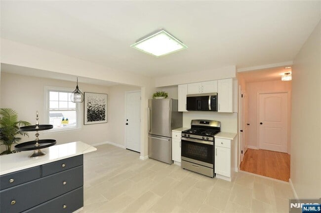 Building Photo - 16 Liberty St