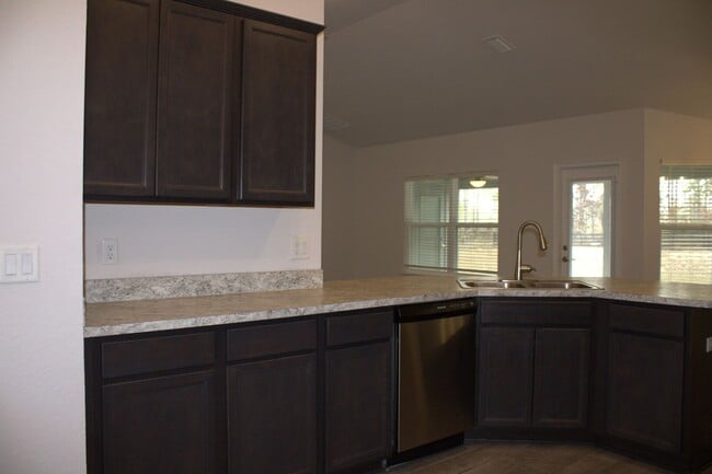 Building Photo - 4BR/2BA home available for rent in Weeki Wachee