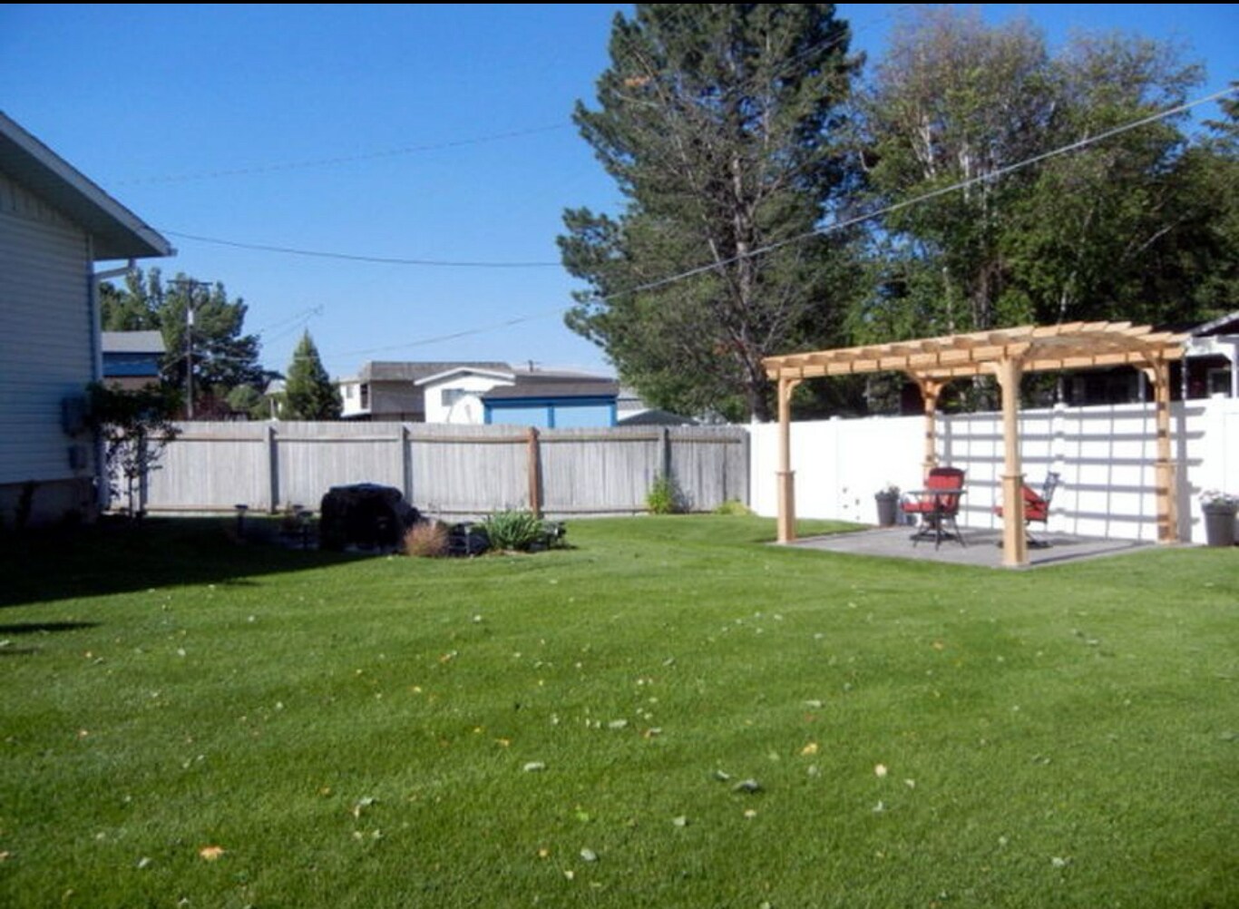 Building Photo - 2051 Hughes Dr