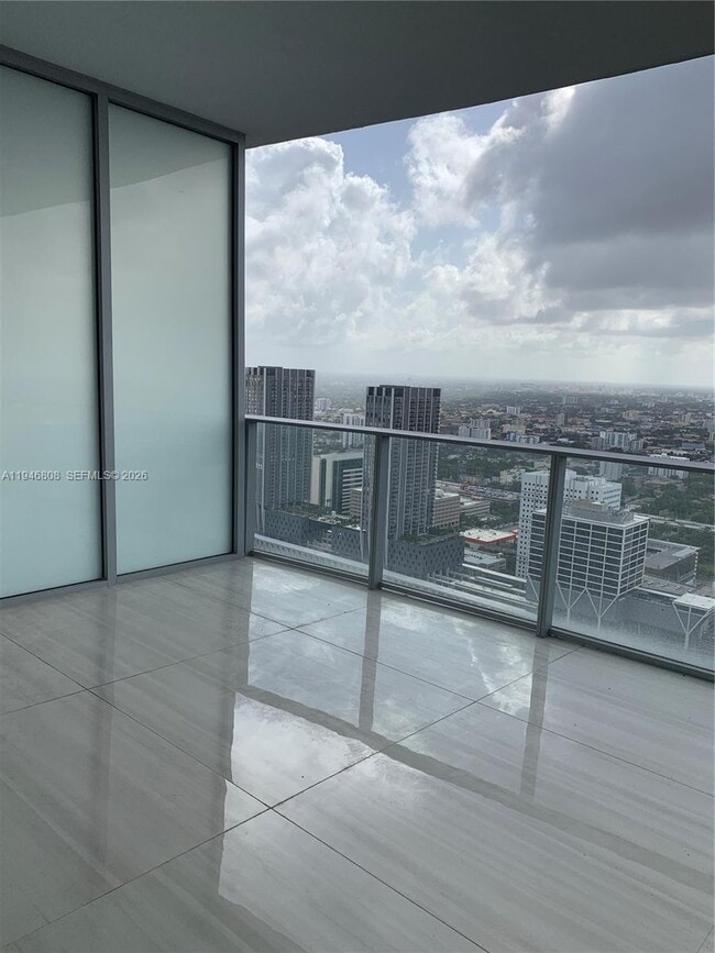 Building Photo - 851 NE 1st Ave