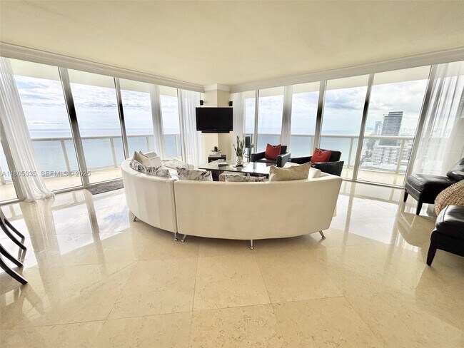 Building Photo - 1830 S Ocean Dr