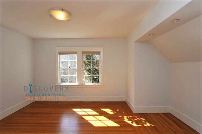 Building Photo - Trestle Glen Three Bedroom Home With Stunning Backyard