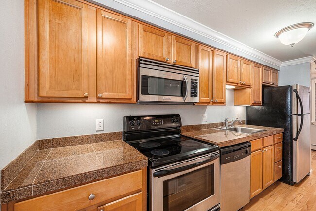 Building Photo - Spacious 1 Bed 1 Bath in the heart of Capi...