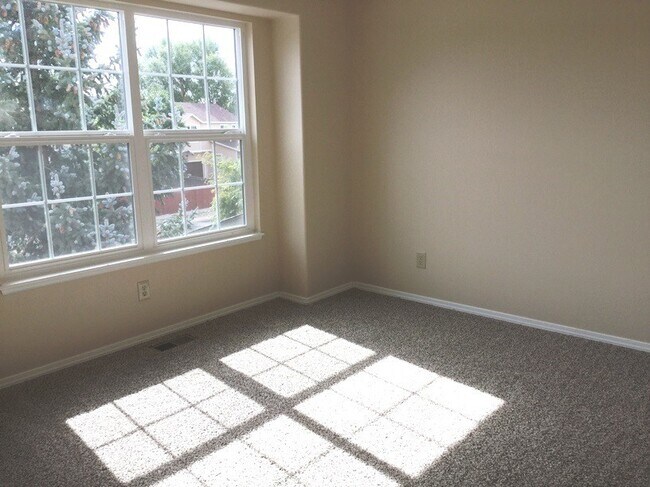 Building Photo - 5532 Many Springs Dr