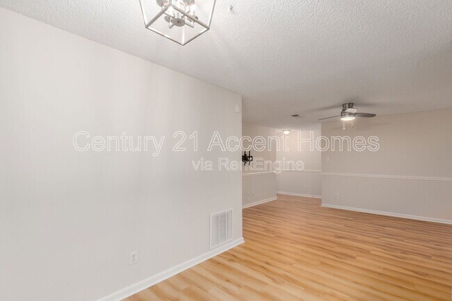 Building Photo - 12113 Greenway Ct