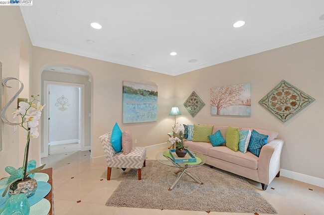 Building Photo - 549 Ficus Terrace