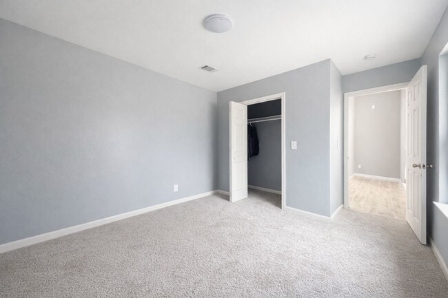 Building Photo - 111 Otis Ln