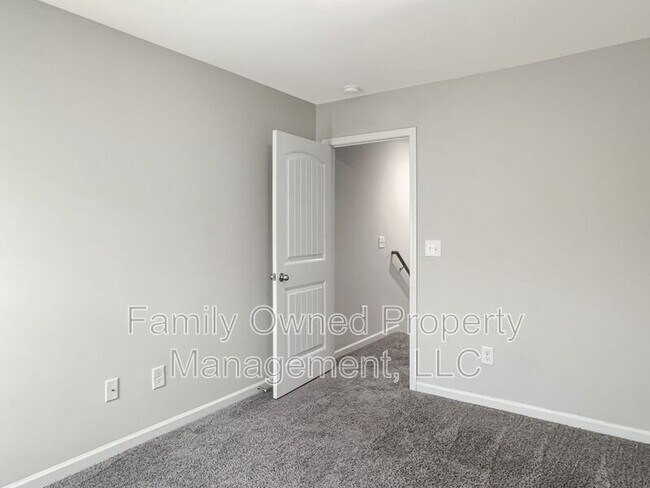 Building Photo - 540 Truman Dr