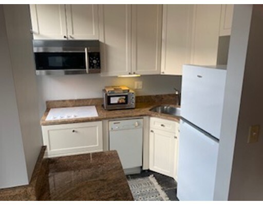 Building Photo - 15 Beacon St