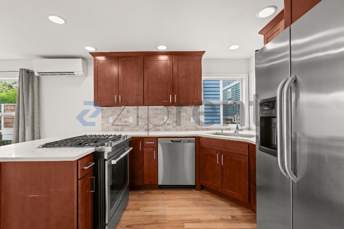 Building Photo - Unit A