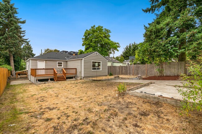 Building Photo - 10346 Ashworth Ave N