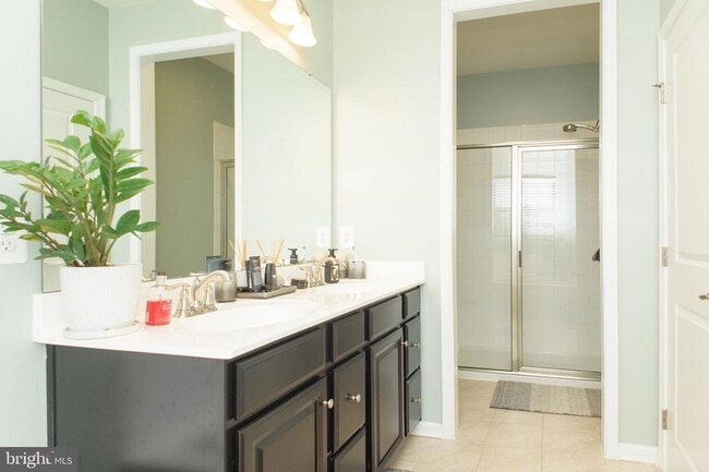Building Photo - Stunning 3bd 2.5bth townhome in the Pondview community in Millersville.