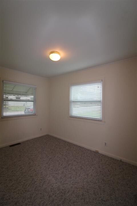 Building Photo - Absolutely adorable home in Oak Ridge