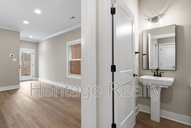 Building Photo - 7226 Sassafras Way