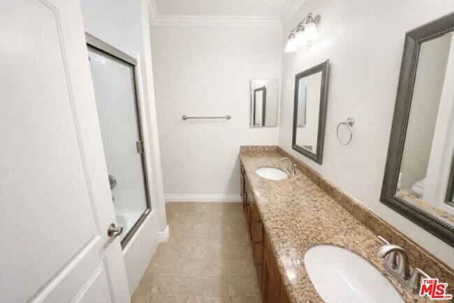 Building Photo - 1101 East Ave