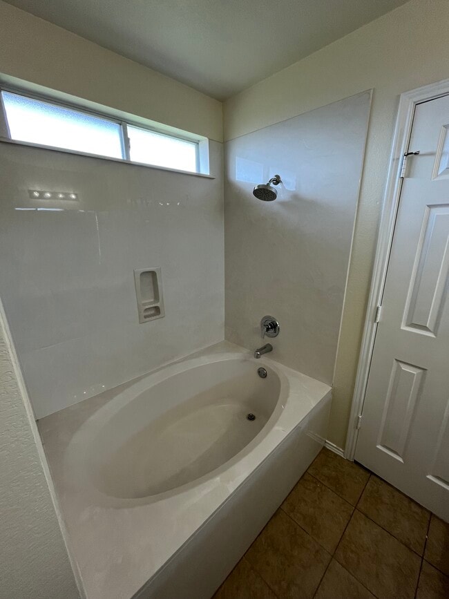 Building Photo - 824 Sugar Brook Dr