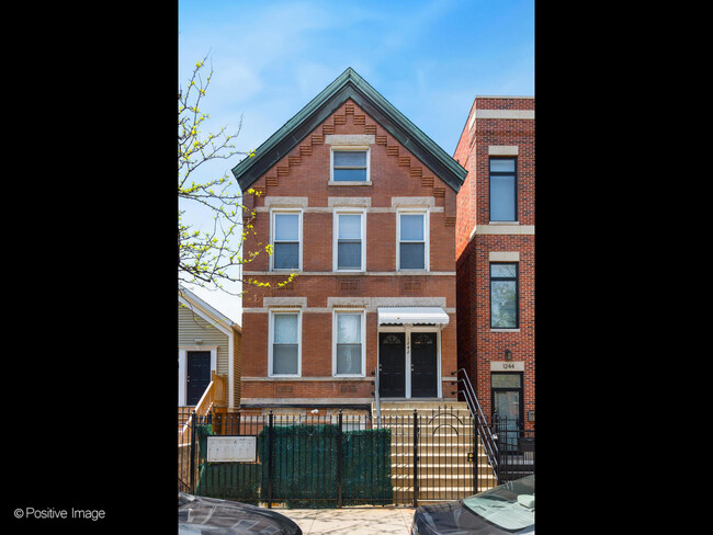 Building Photo - 1242 N Greenview Ave