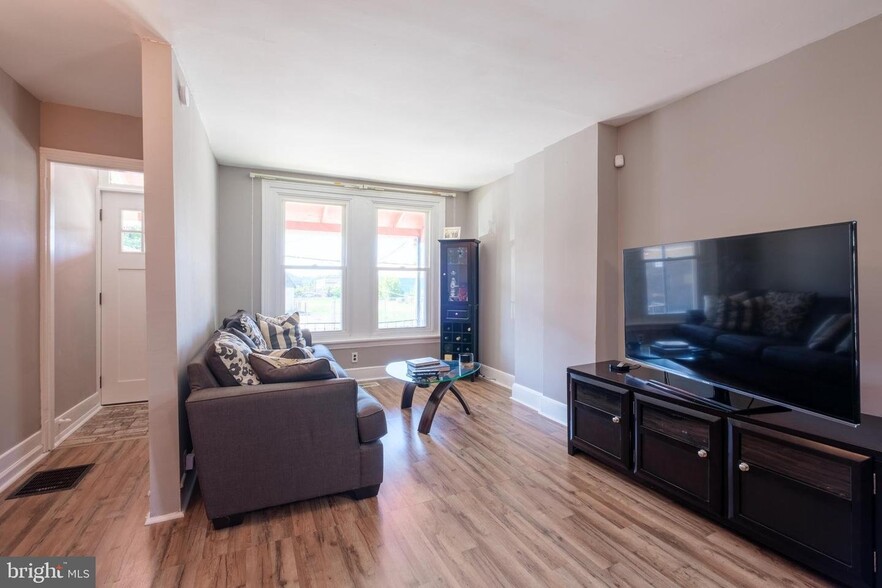 Building Photo - 701 E Barnard St