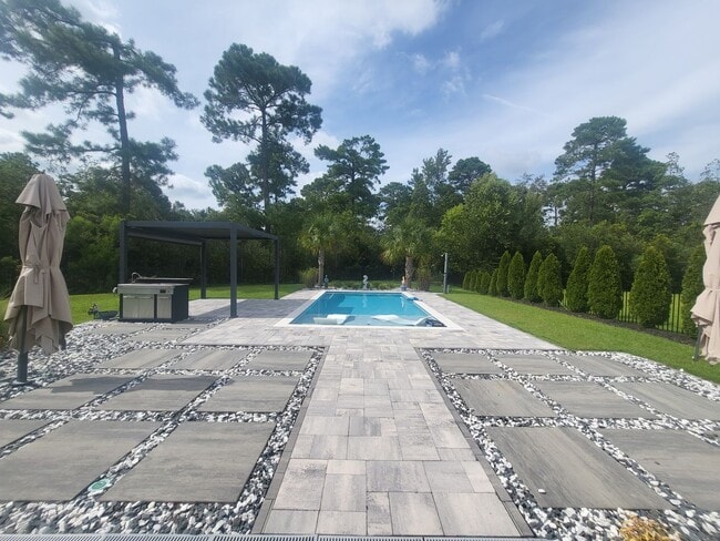 Building Photo - REDUCED!  5 bedroom/4 bath house in Berkshire Forest