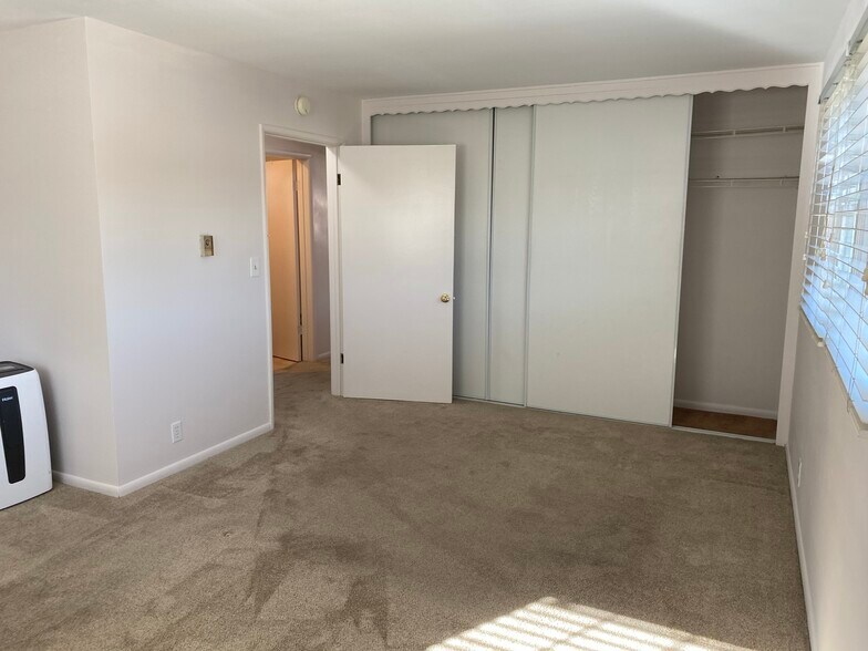 Master/Closet - 1703 S 5th St