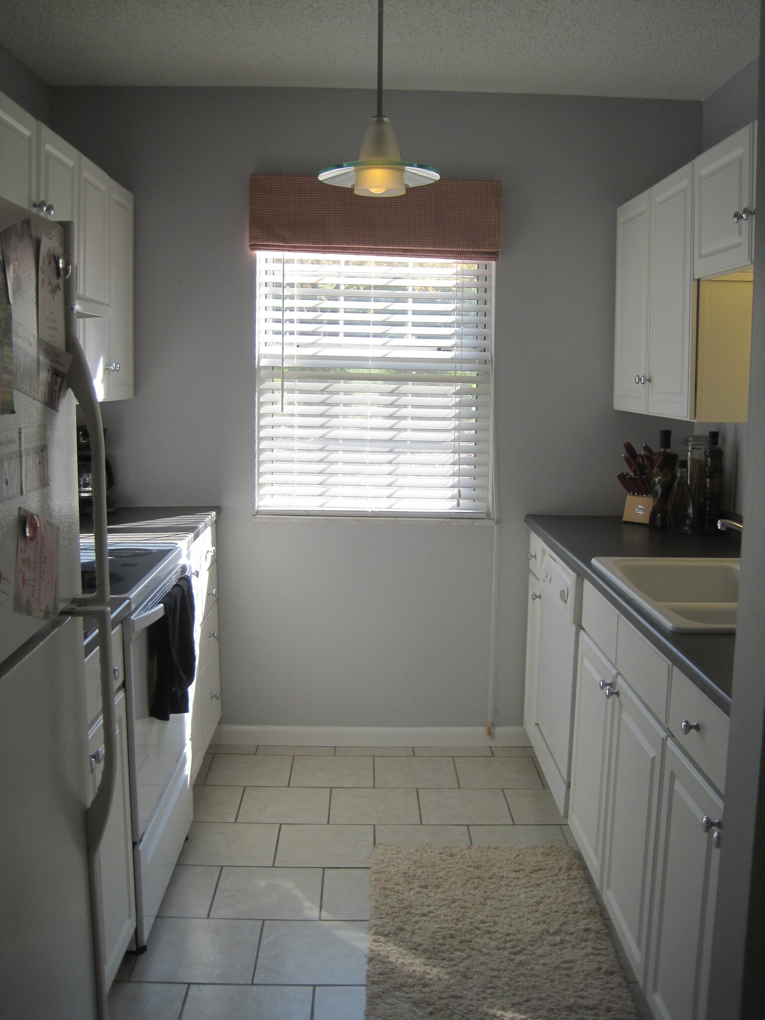 Kitchen - 9073 W Swan Cir