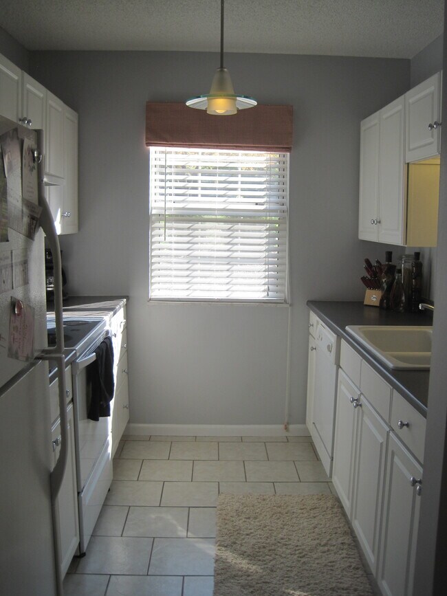 Kitchen - 9073 W Swan Cir